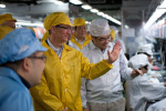 Besuch in Peking: Tim Cook lobt Apples "symbiotische Beziehung" mit China Besuch in Peking: Tim Cook lobt Apples "symbiotische Beziehung" mit China